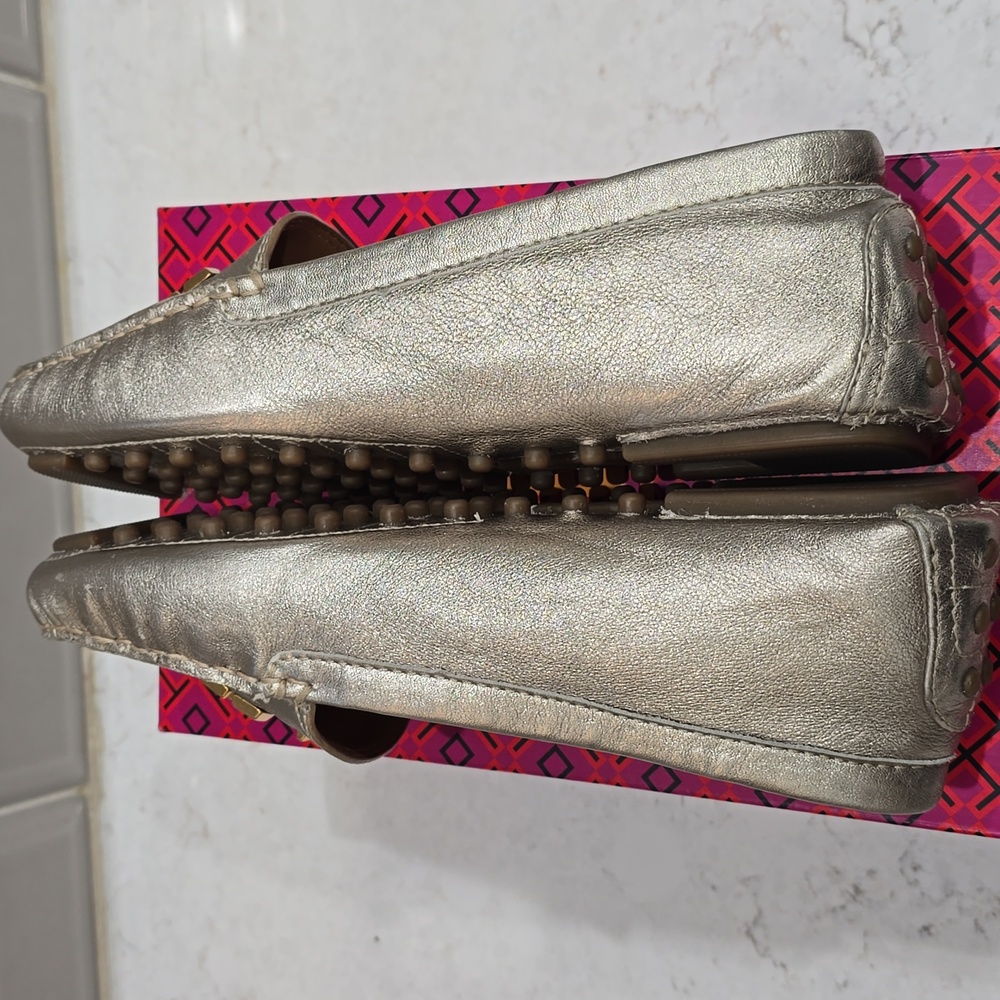 Tory Burch EVERLY DRIVER Metallic Gold Loafers - Picture 5 of 8